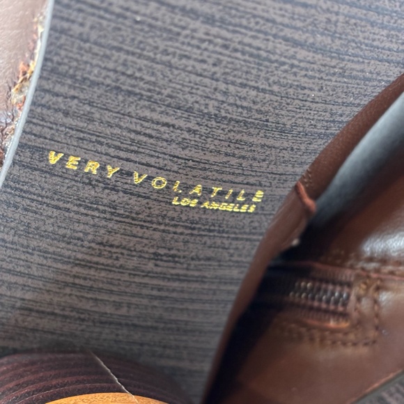 Very Volatile Women's Millian Boots Brown SZ 7 Side Zip Closure - Picture 11 of 13